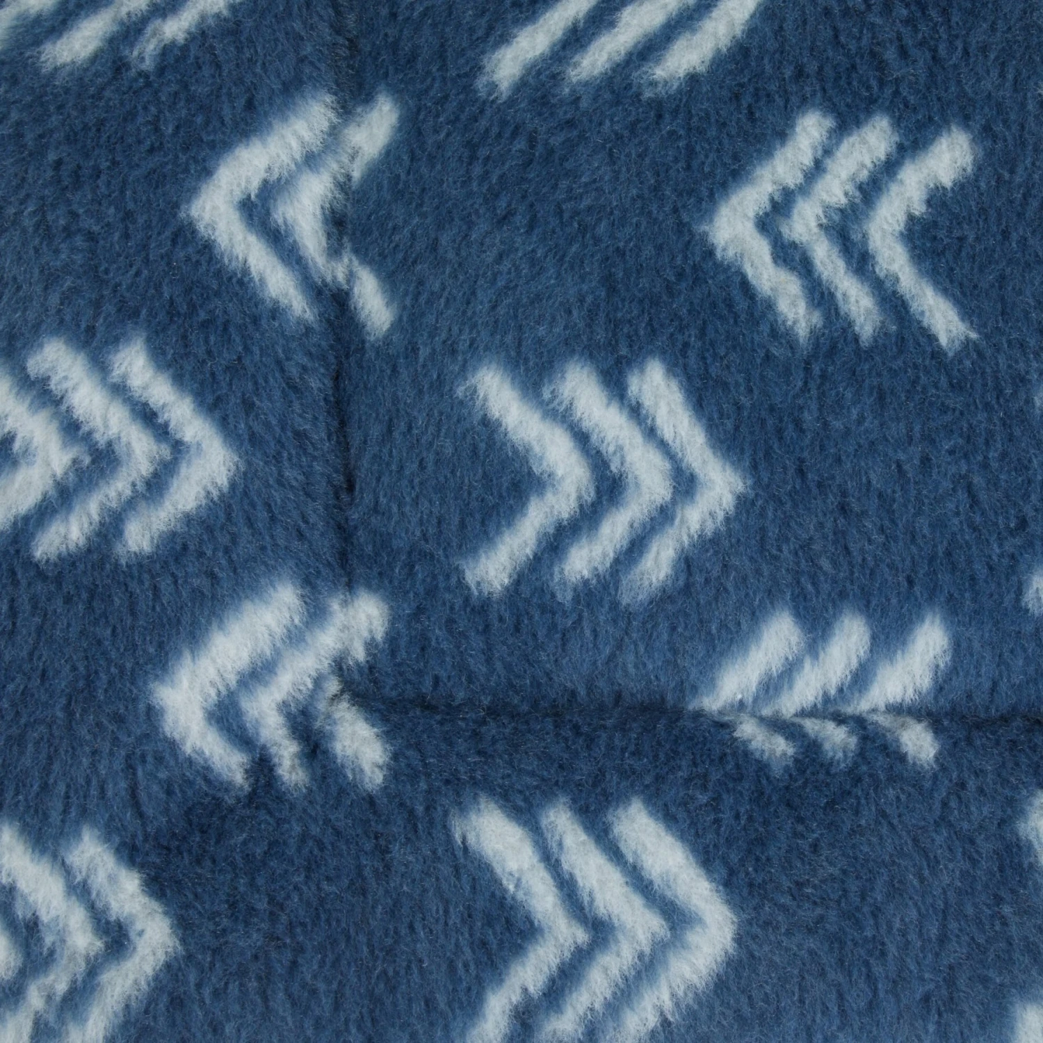 Frisco Plush Tri-fold Arrow Print Dog Crate Mat - Image 4